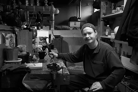 ári_hendan08_edited